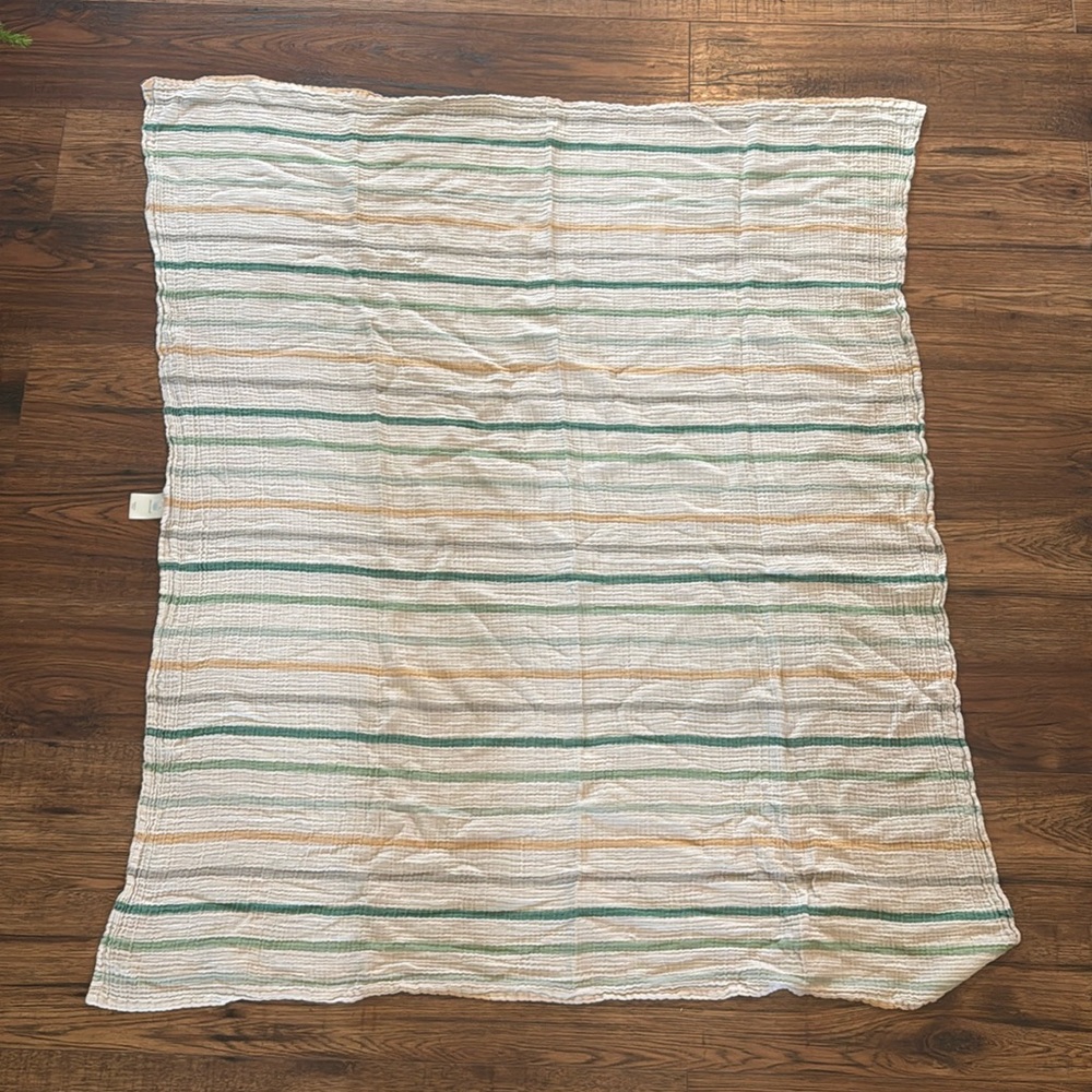 Cloud island baby blanket wrap, lightly usedd, no stains is or wear and tear!